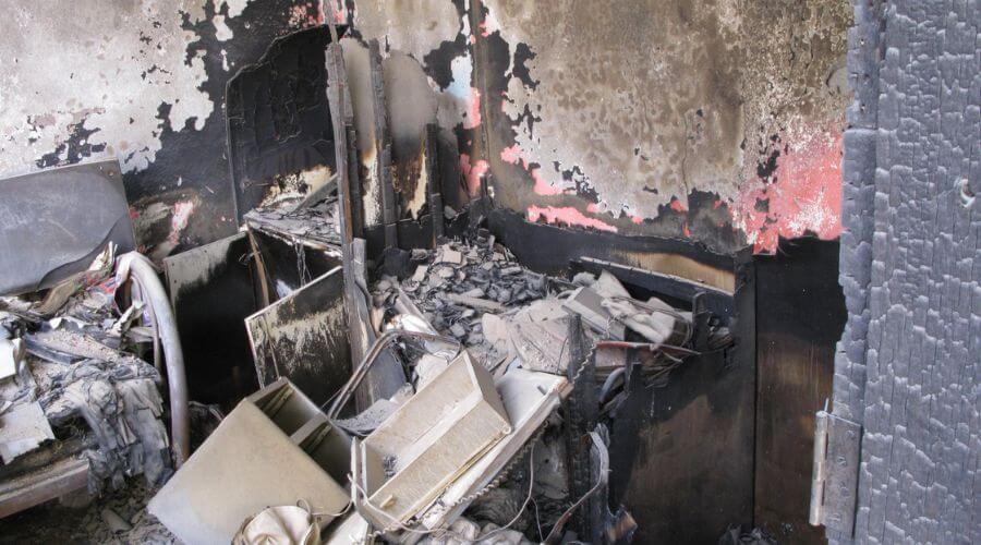 Why choose water damage restoration service for commercial flood cleanup in Austin